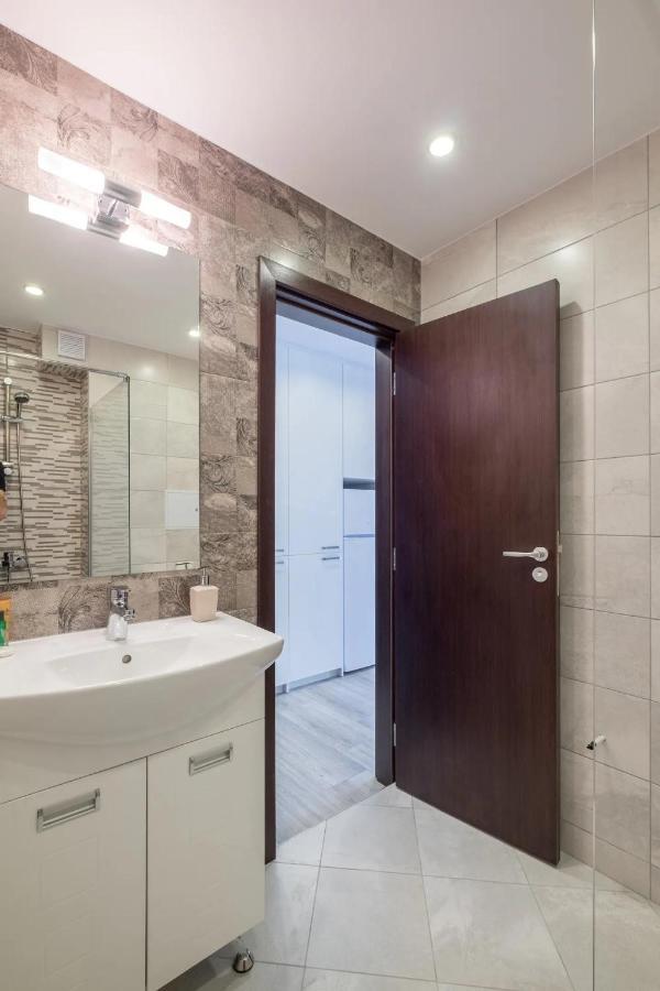 Quiet & Airy Modern Apt. Top Centre Free Parking 소피아 외부 사진